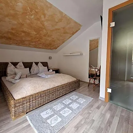 Haus Emily Bed & Breakfast 3*